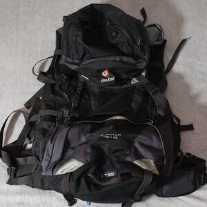 Deuter Quantum 70+10L Travel Backback | Black/Silver